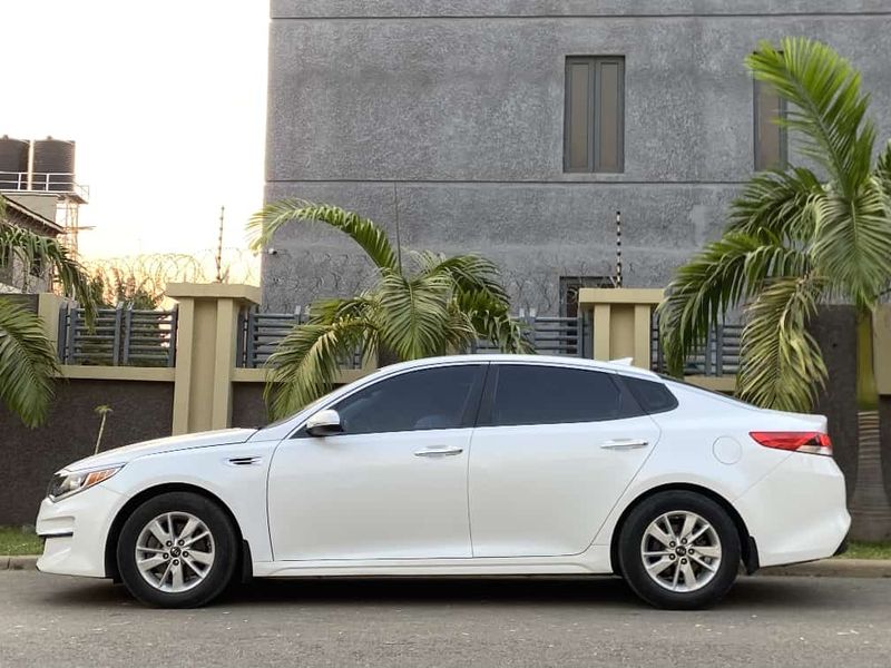 Thumbnail 2 of 2016 Kia Optima